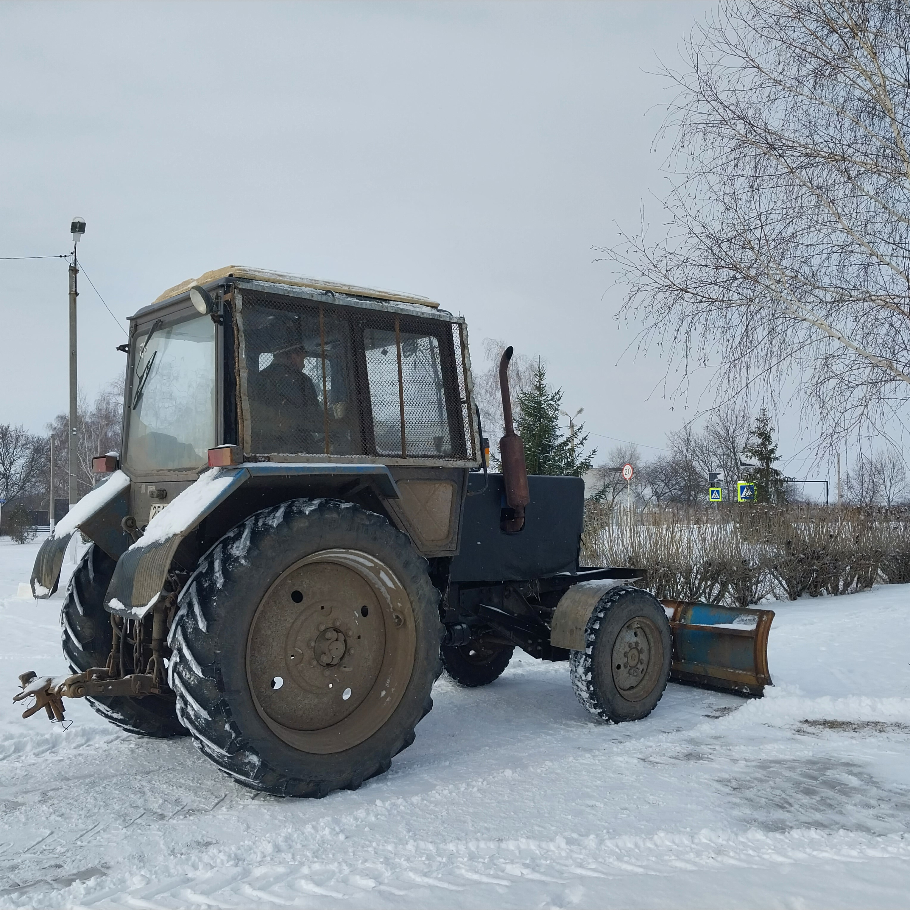 Расчистка дорог по селу.