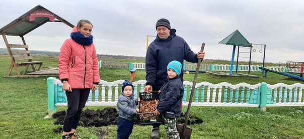 Общерайонный день высадки тюльпанов.